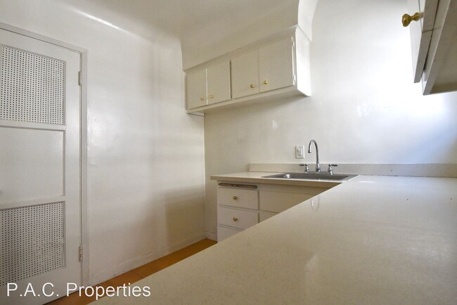 Building Photo - 1 br, 1 bath Apartment - 4224 Los Feliz Bo...