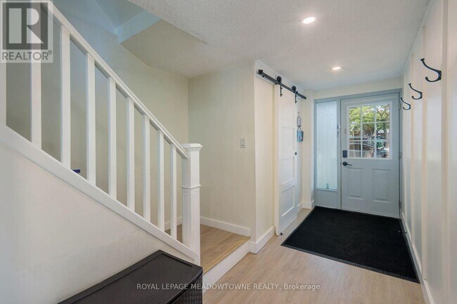 Building Photo - 2651 Aquitaine Ave