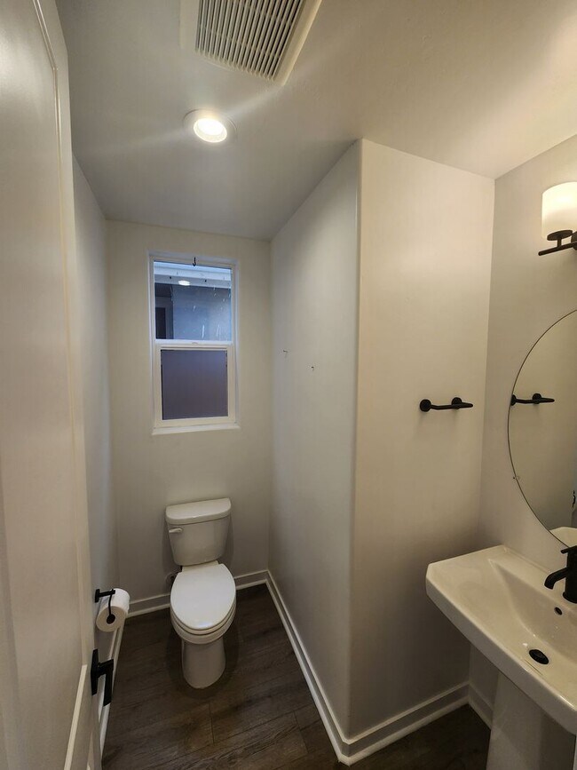 Foto del edificio - 3 bedroom 2.5 bath townhouse
