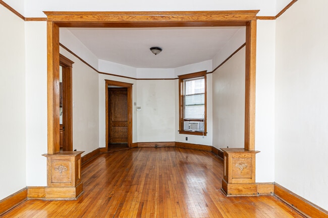 Building Photo - 3330 N Clark St