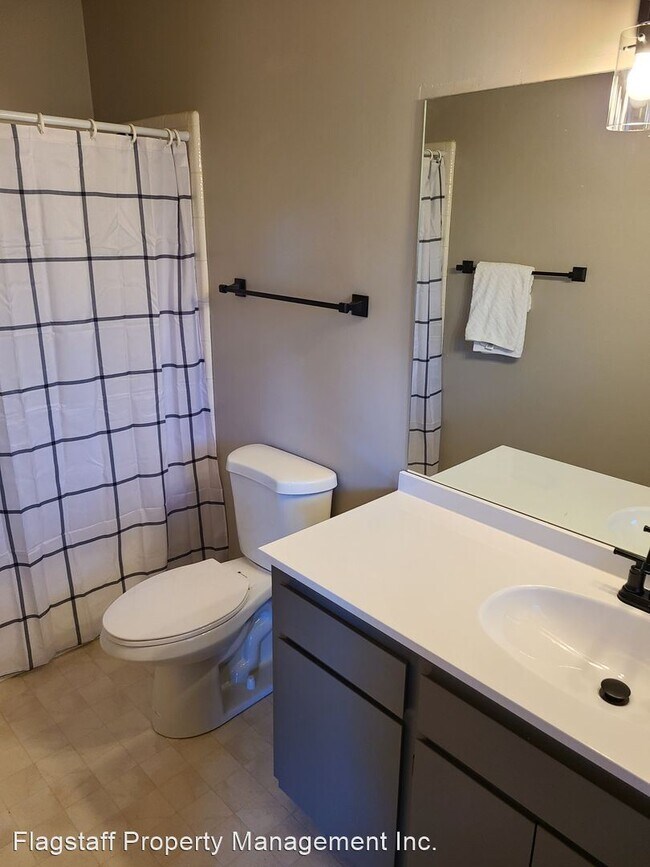 Foto del edificio - 3 br, 2.5 bath House - 2404 N. Earle Dr.