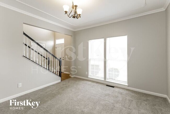Foto del edificio - 4221 Silver Streak Dr