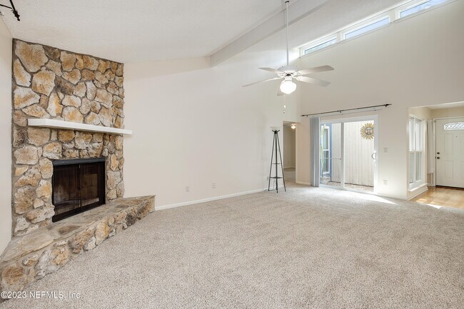 Building Photo - 10366 Arrowhead Dr