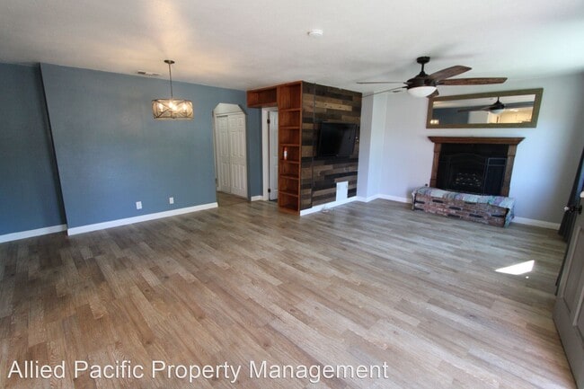 Building Photo - 3 br, 2.5 bath House - 12605 5th St.