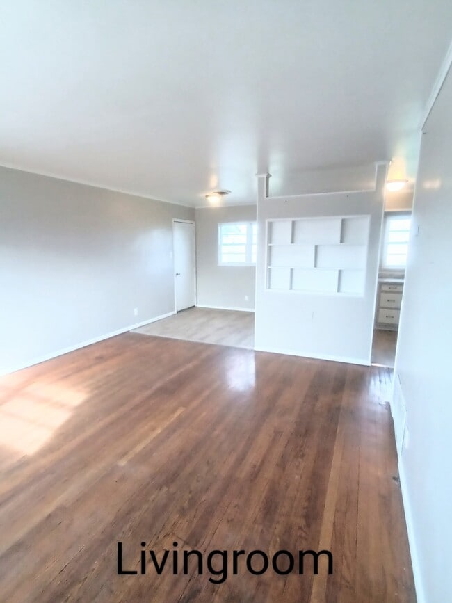 Building Photo - 812 N Dwight St