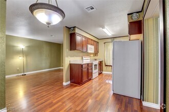 Building Photo - 2606 S Durango Dr