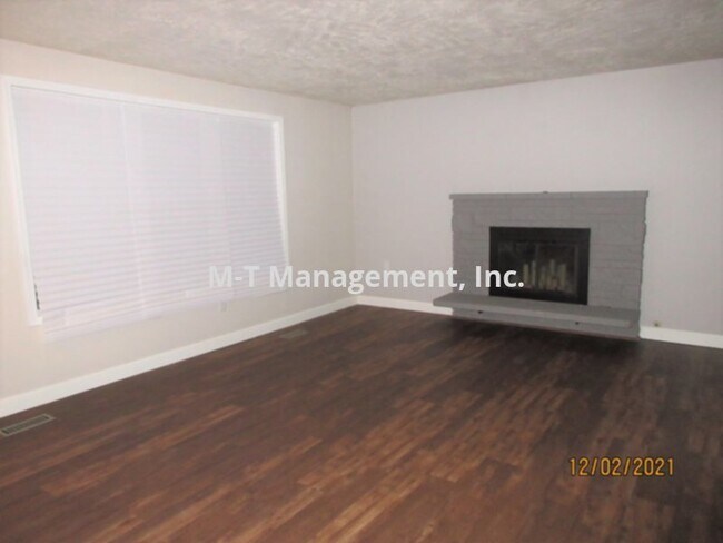 Building Photo - South Hill 3 br/2 bath remodeled house + F...