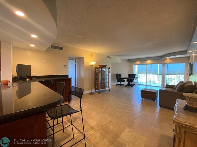 Foto del edificio - 3300 N Palm Aire Dr