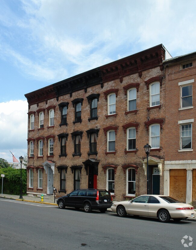 254258 Warren St, Hudson, NY 12534 Apartments Hudson, NY