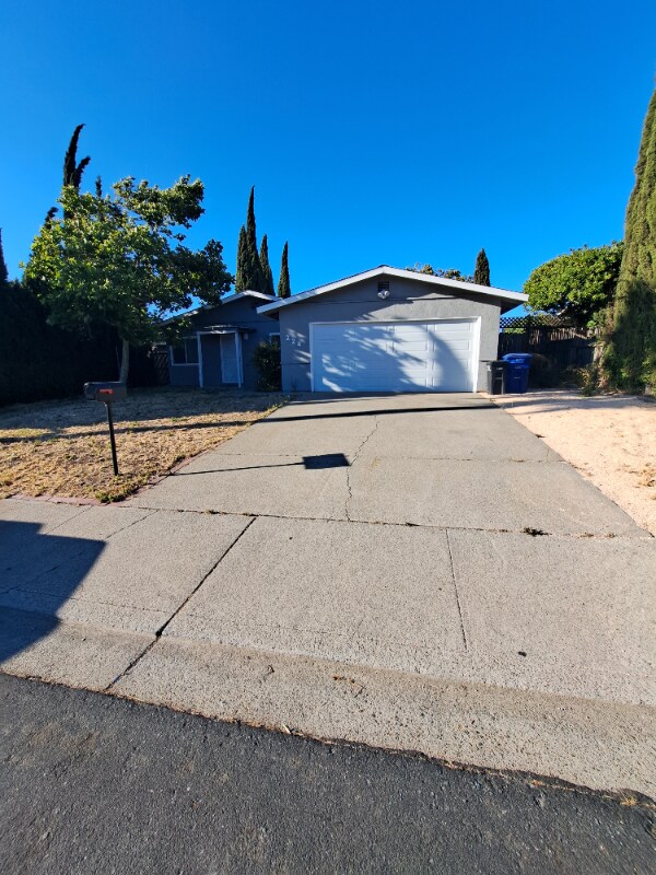 Primary Photo - 224 Agua Way