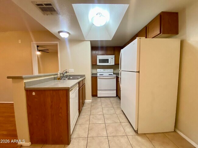 Building Photo - 1720 E Thunderbird Rd