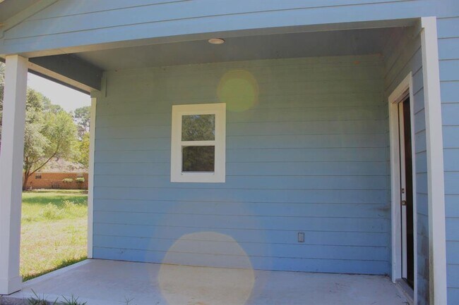 Building Photo - 25 Shallow Spgs