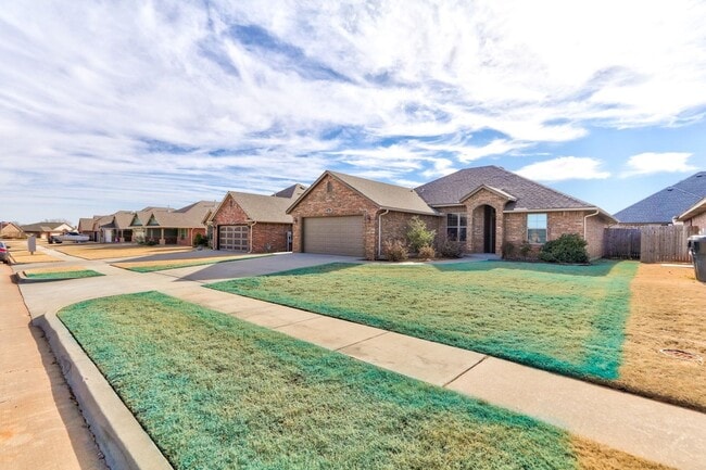 Building Photo - For Lease: 308 Stoneridge  Drive Moore, Ok...