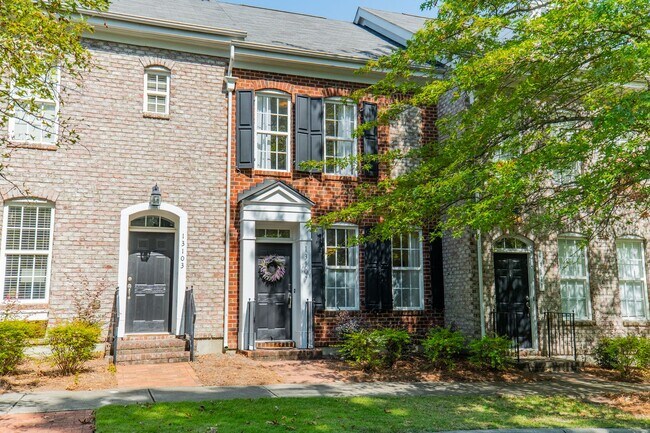 Foto del edificio - UPGRADES! Two Bedroom Townhouse in Charlotte
