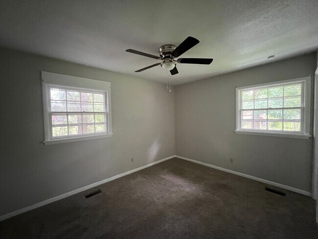 Foto del edificio - 3016 Brinkley Dr