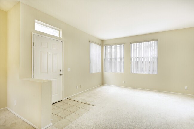 Photo - Spacious 4 Bedroom House in Emerald Village