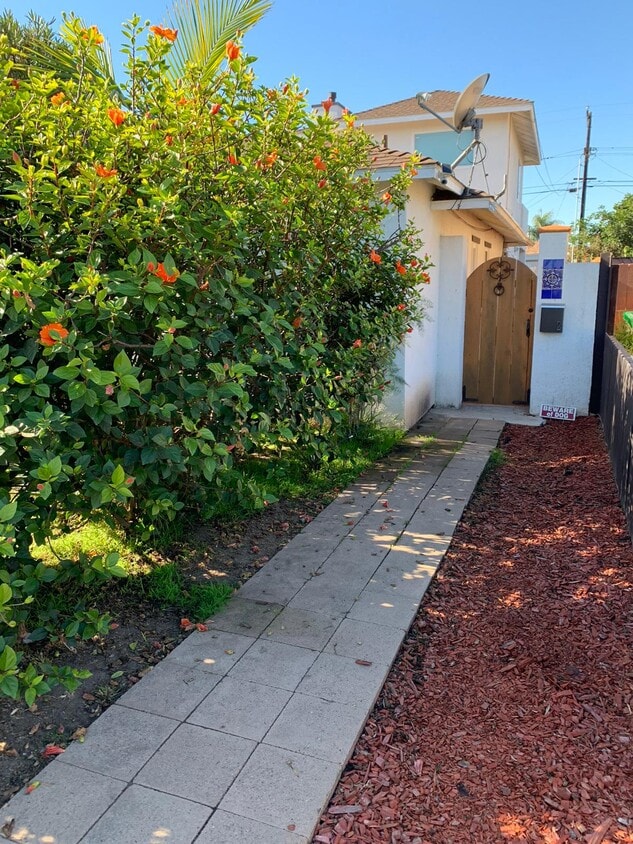 Primary Photo - 654 Oaklawn Ave
