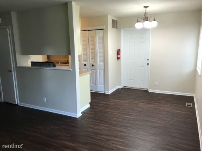 Building Photo - 2 br, 1 bath Condo - 6480 Lupine Ter