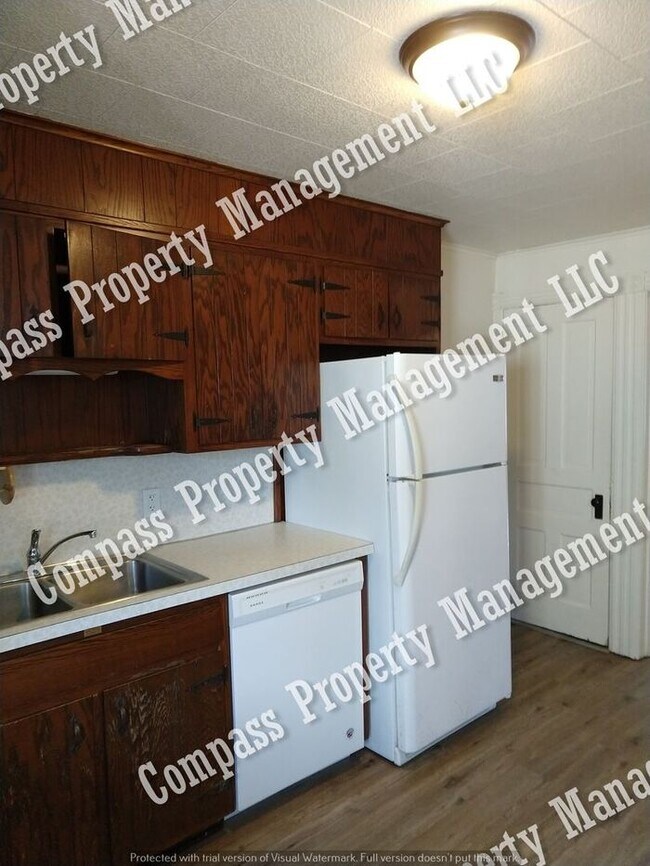 Building Photo - $1095 - 3 Bed, 1 Bath - Coatesville