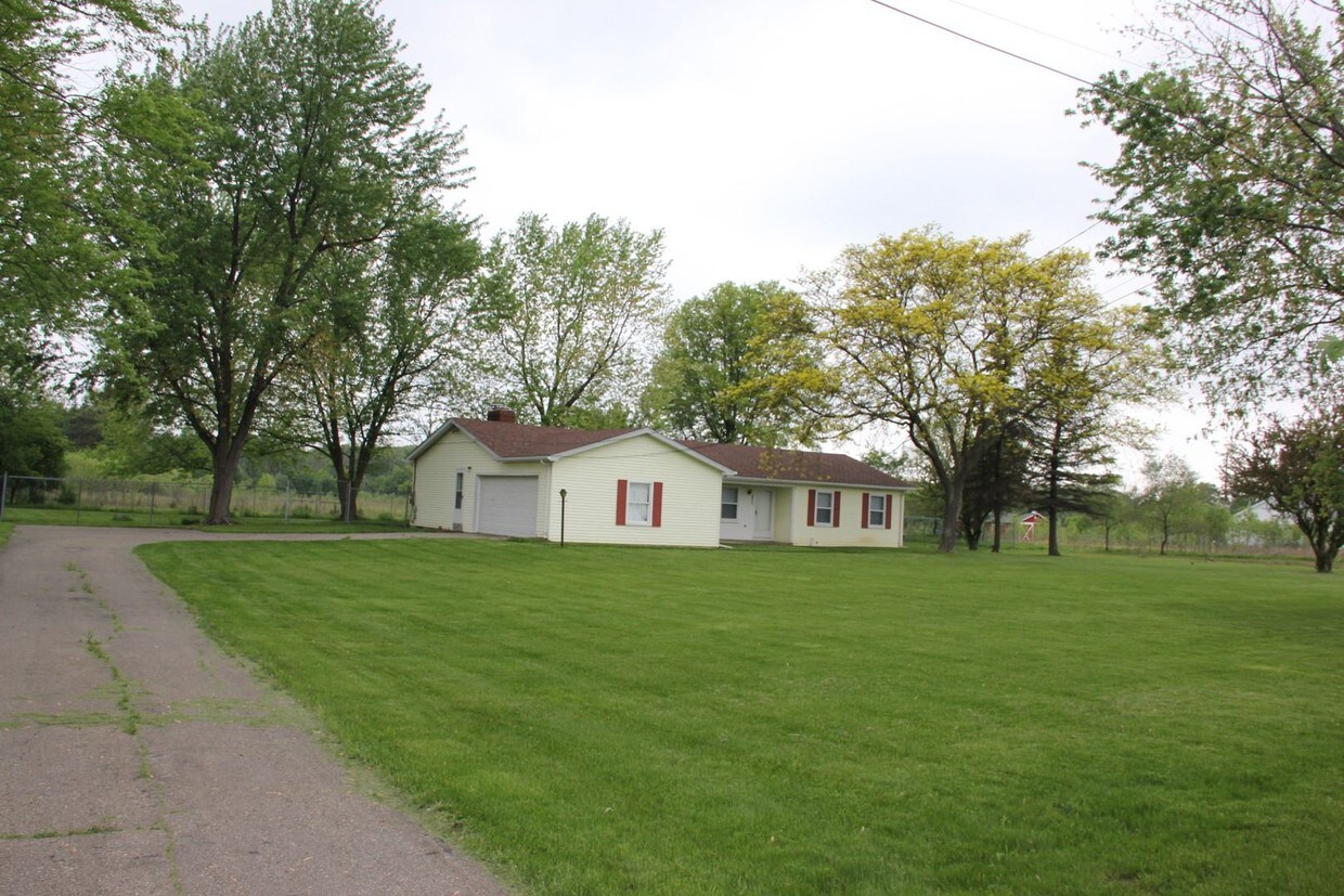 1199 N Gale Rd, Davison, MI 48423 House Rental in Davison, MI