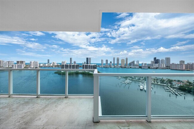 Foto del edificio - 3201 NE 183rd St