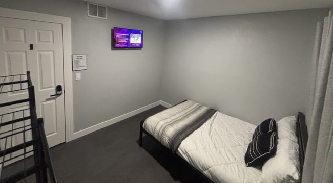 Building Photo - 151 Manganese St