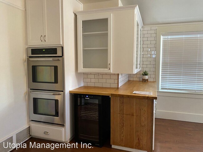 Building Photo - 3 br, 3 bath House - 700 Court Street