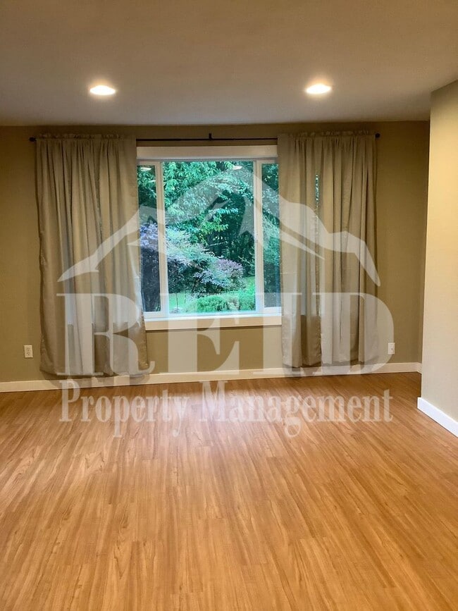 Building Photo - Central Kitsap Rambler 3 Bed 1.5 Bath 2 car garage