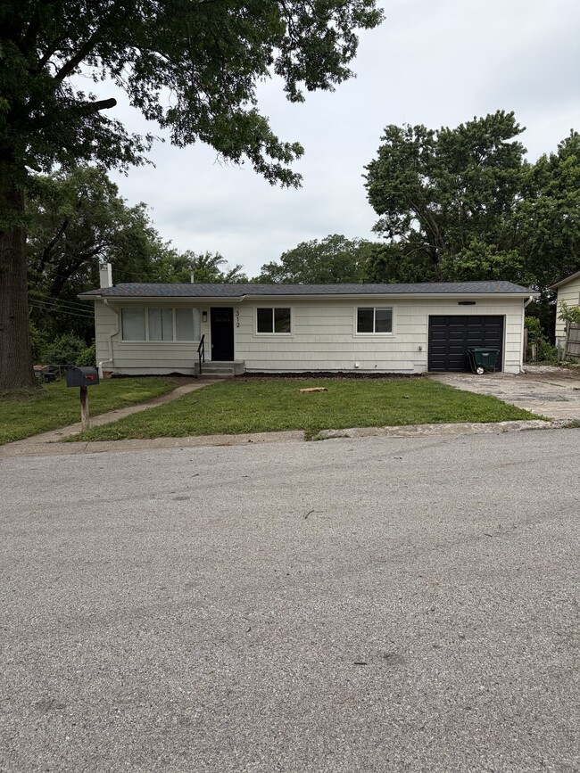Building Photo - 312 N 80th Ter