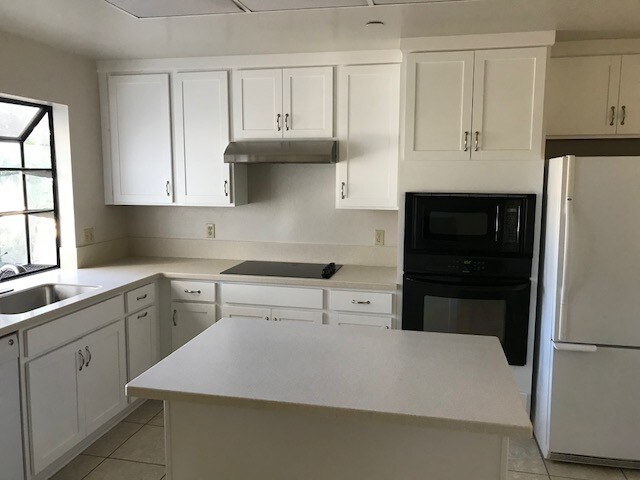 Kitchen - 1110 Bayswater Ave