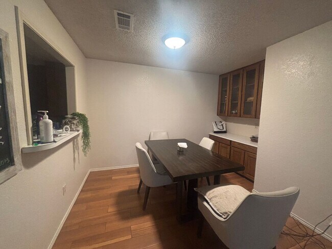 Foto del edificio - 6437-6439 Brookhaven Trail
