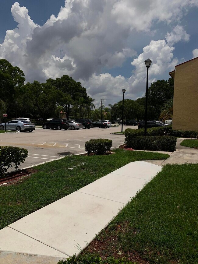 Foto del edificio - 2015 Coral Ridge Dr