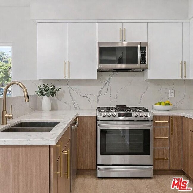 Foto del edificio - 2115 Beachwood Terrace