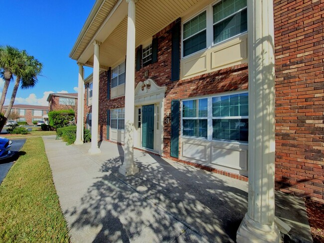 Building Photo - Lake Bentley Shores Condo- Unit C-3 Locate...