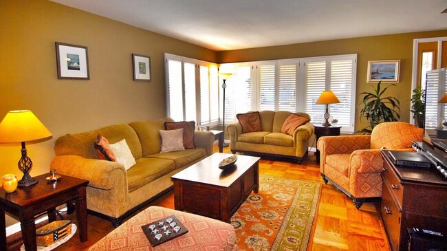 Building Photo - Beautiful 4 Bedroom Home Near Sweeney Ridg...