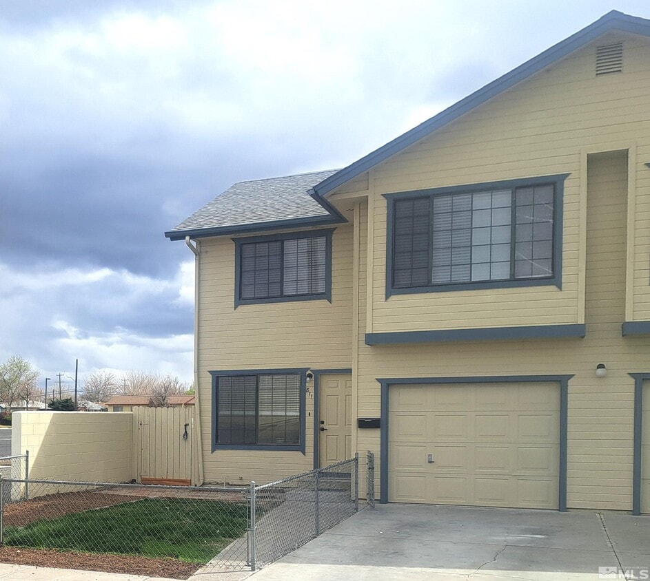 811 W Center St, Fallon, NV 89406 Condo for Rent in Fallon, NV
