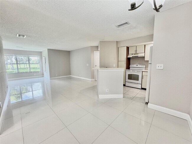 Building Photo - 3360 Pinewalk Dr N