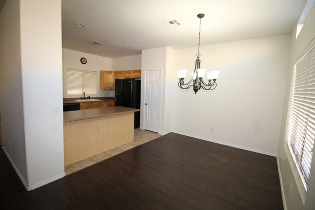 Building Photo - 440 S Val Vista Dr
