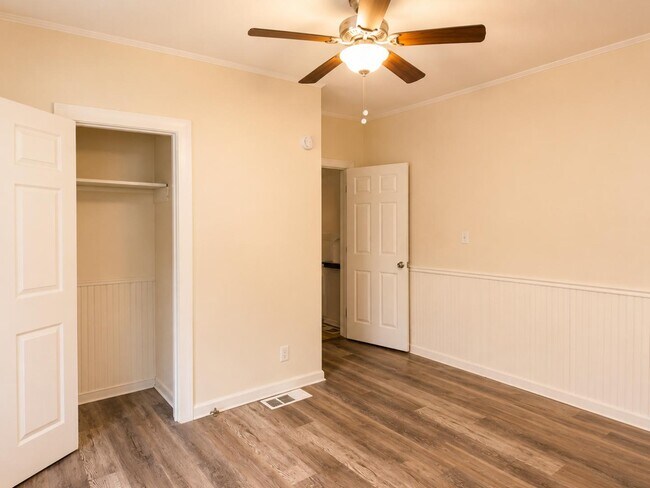 Foto del edificio - 427 Lakeview St