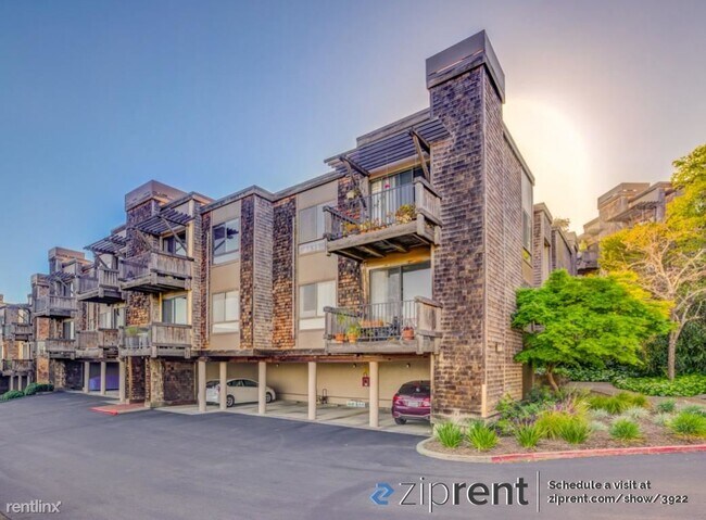 Building Photo - 558 Seaver Dr