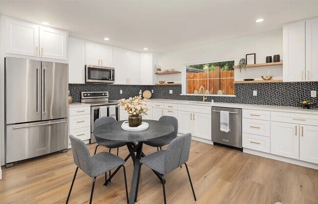 Foto del edificio - 9224 36th Ave SW
