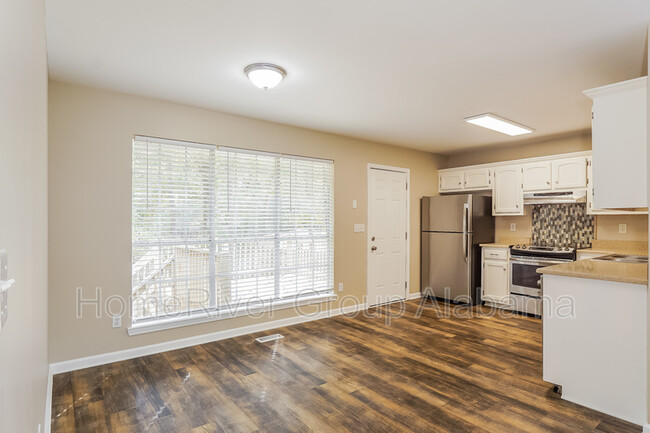Building Photo - 4814 Pinehurst Dr