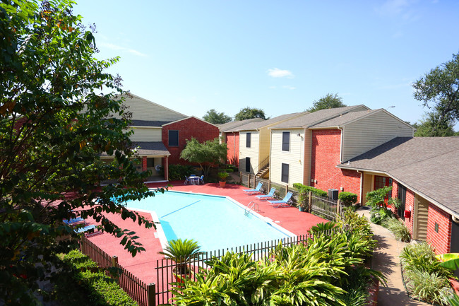 Pool - Brookbend Apartments