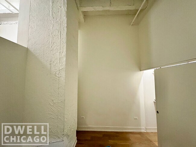 Building Photo - 77 E Adams St