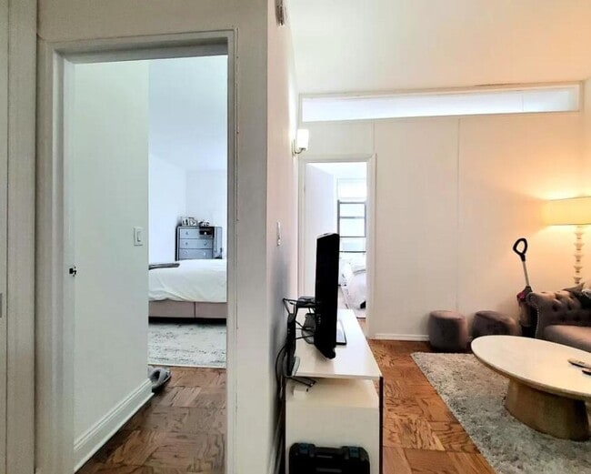 Building Photo - 2 bedroom in NEW YORK NY 10011