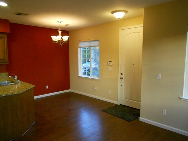 Building Photo - 5981 Tan Oak Dr