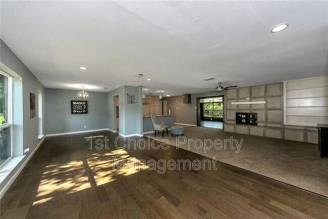 Foto del edificio - 1716 Acorn Ln