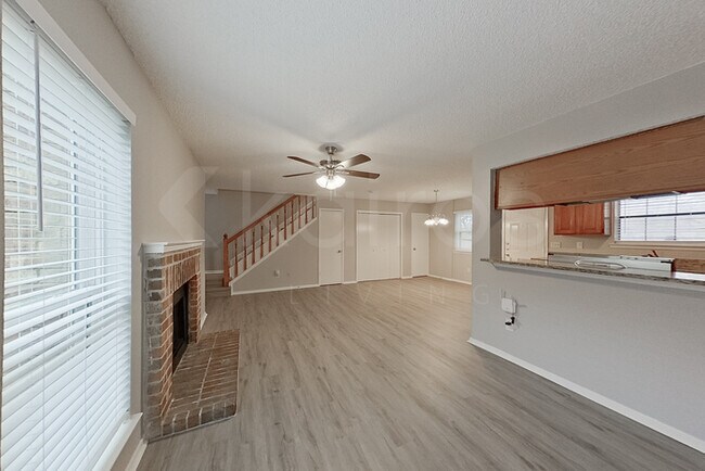 Foto del edificio - 822 Courtenay Pl