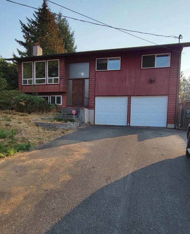 Building Photo - 15607 18th Ave W