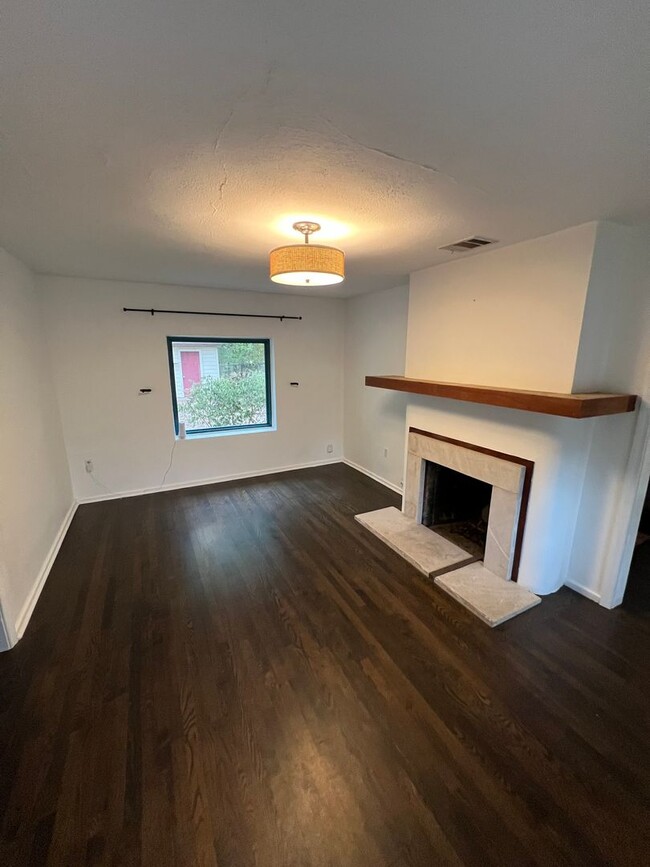 Building Photo - Upgraded 2 Bedroom Home in Cherrywood!